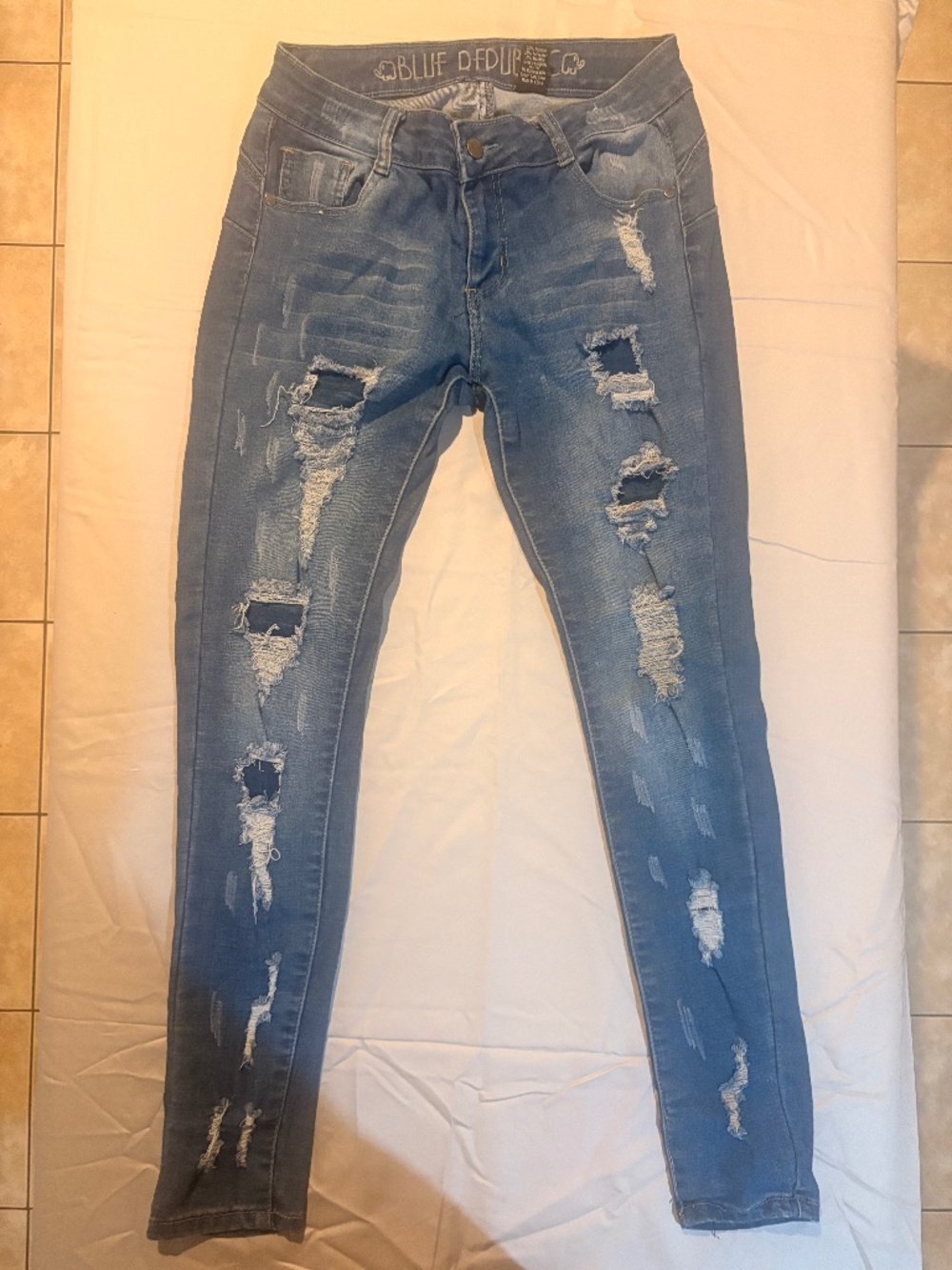 Woman’s skinny jeans
